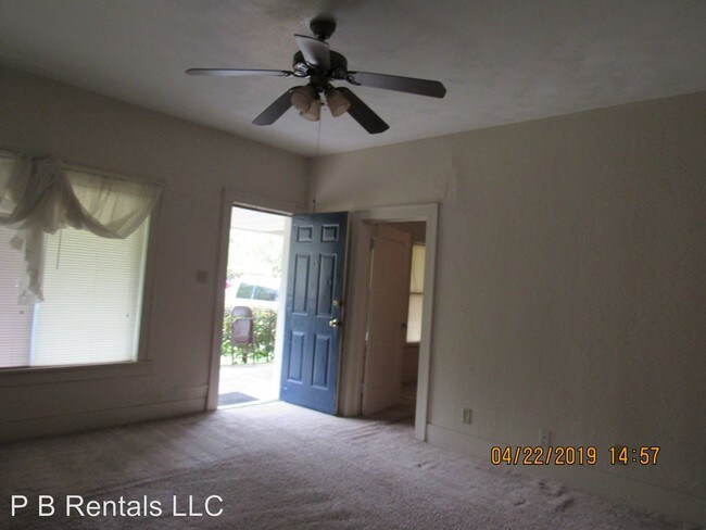 Foto del edificio - 2 br, 1 bath House - 1004 NW Columbia Ave.
