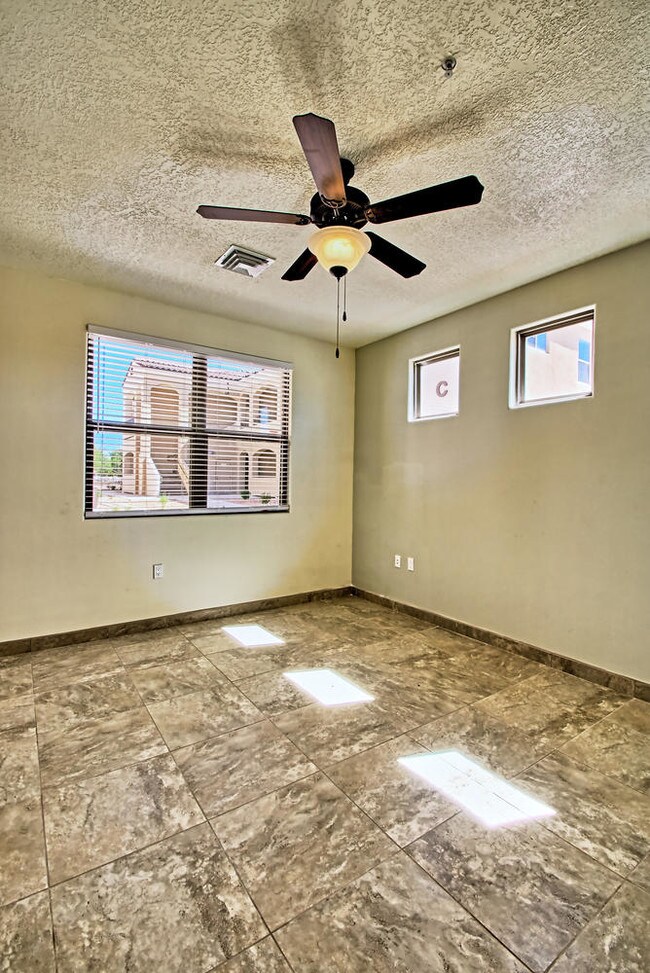 501 Poco Loco Dr SW Unit 13 Building B, Albuquerque, NM 87105 Room