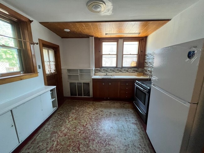 Building Photo - 1305 Devereaux Ave