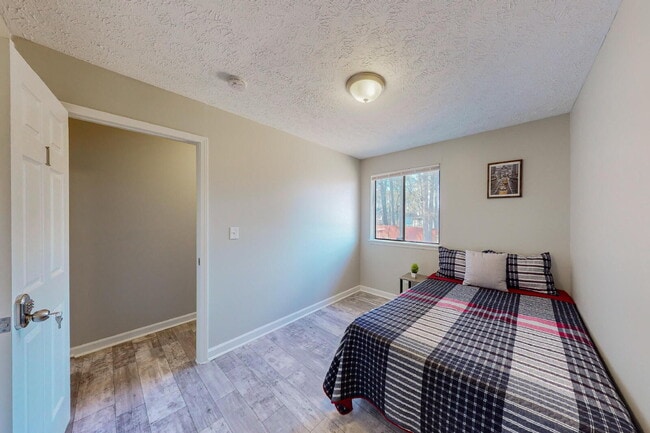 Ellenwood House with Dining area. Spacious... - Ellenwood House with Dining area. Spacious...