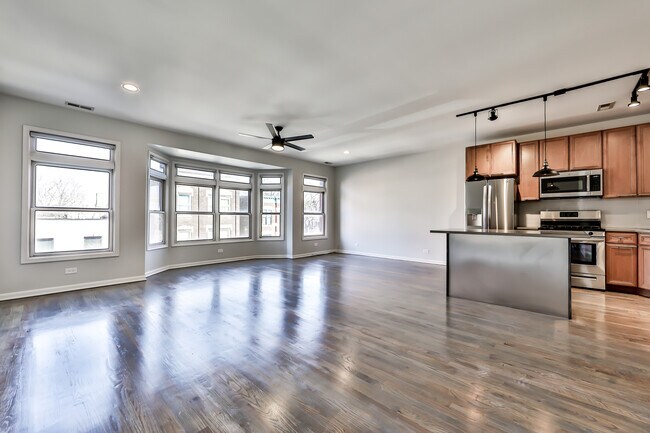 Building Photo - 2209 W North Ave
