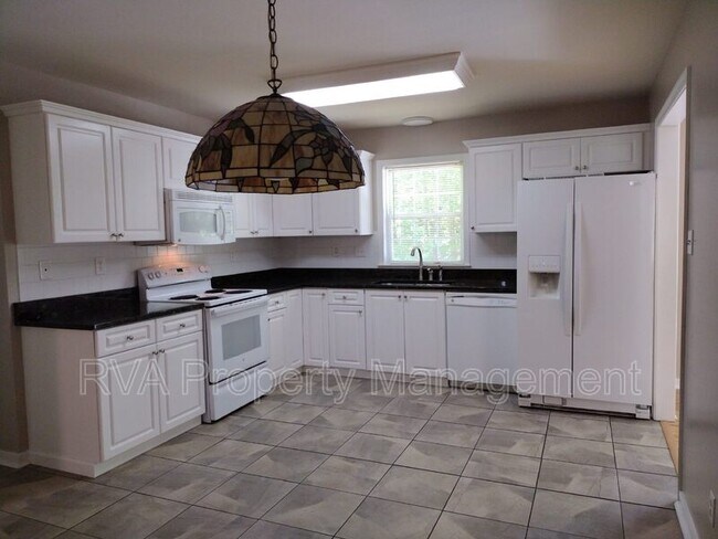 Building Photo - 5815 Meadowood Pl