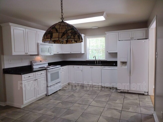 Foto del edificio - 5815 Meadowood Pl