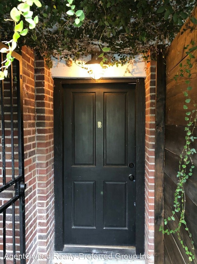 Building Photo - 1 br, 1 bath House - 2 Francis Street Unit B