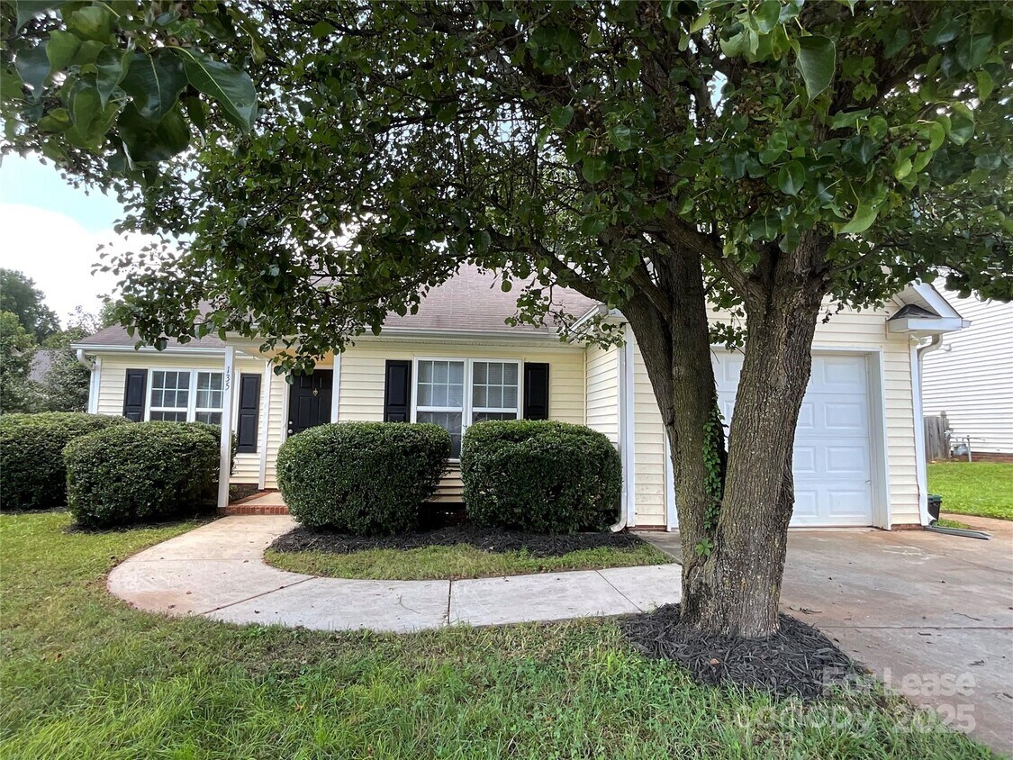 Primary Photo - 135 Braeburn Dr