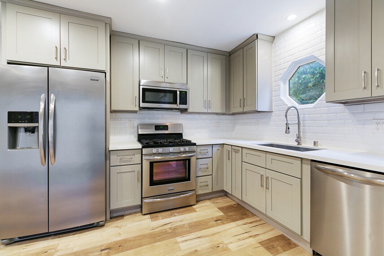Foto principal - 856 S Westmoreland Ave