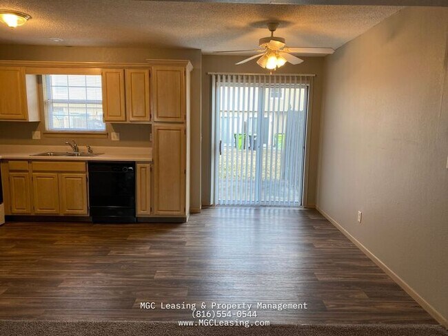 Foto del edificio - SOUTH GARDEN TOWNHOMES