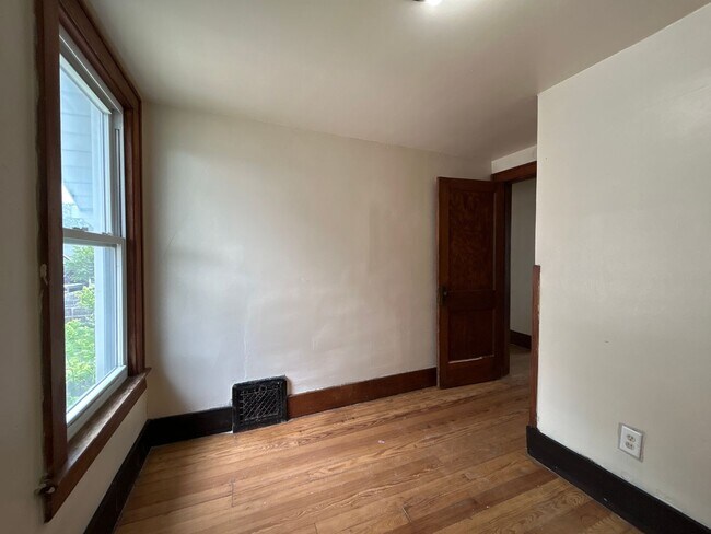 Foto del edificio - 1714 Roys Ave