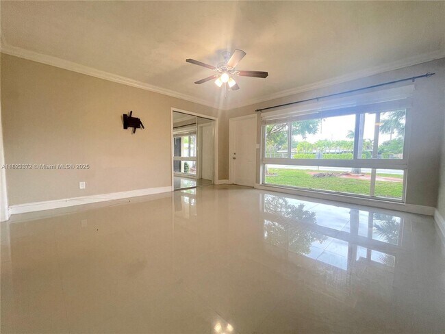 Building Photo - 2809 Middle River Dr