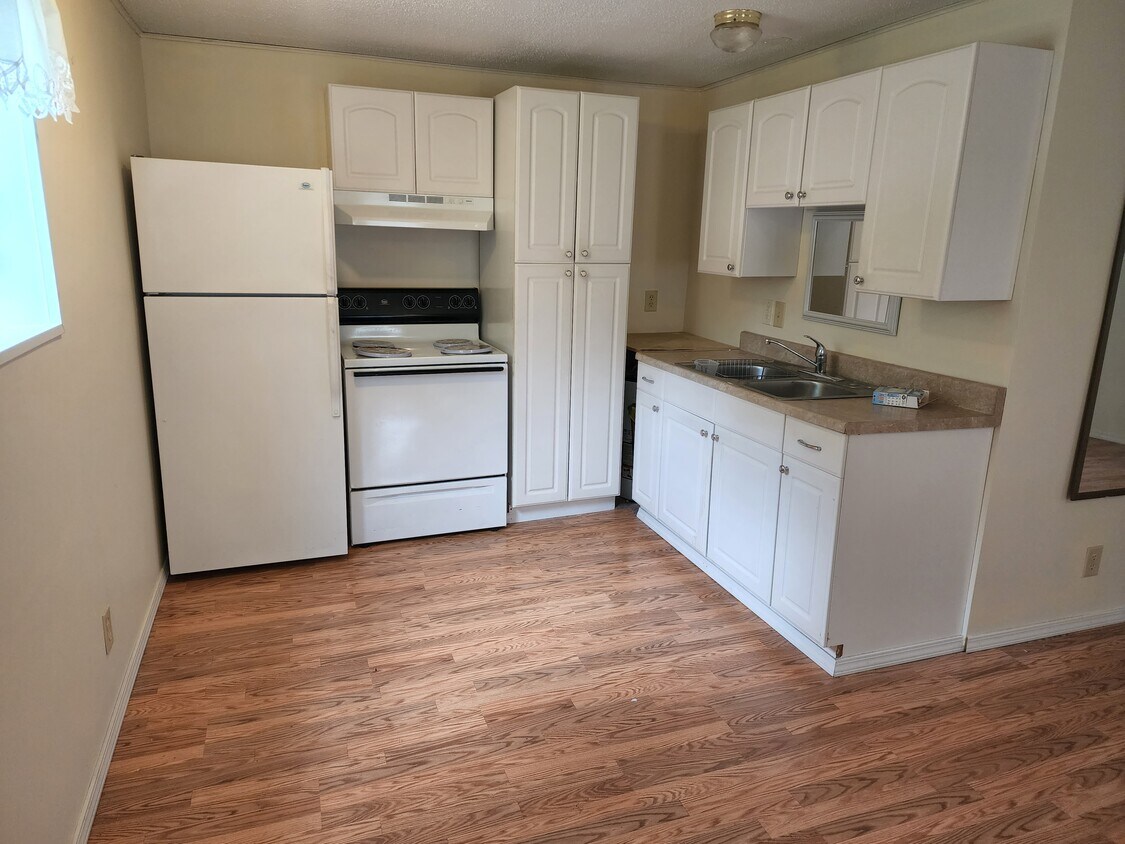 Kitchen - 6211 Country Club Rd