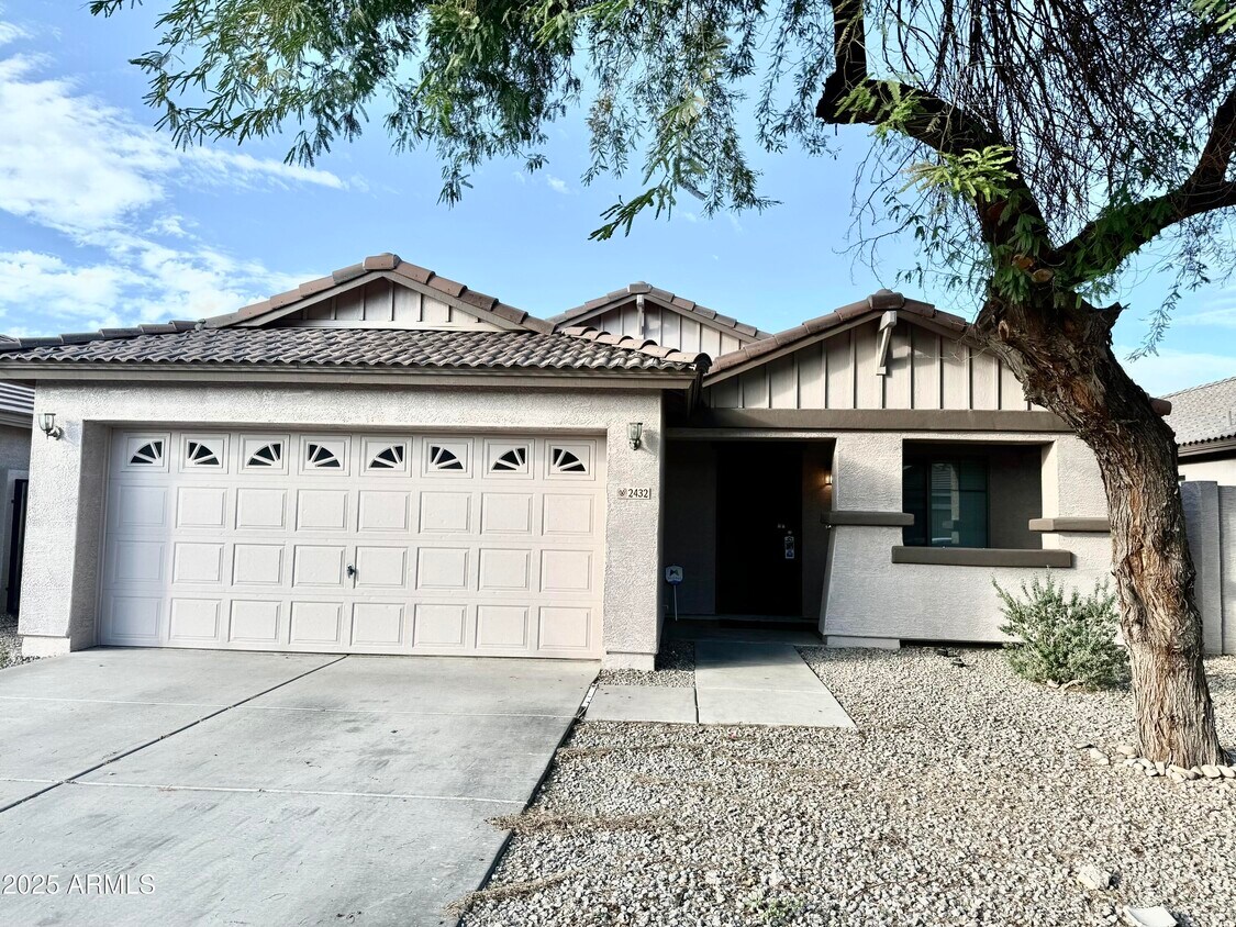 Primary Photo - 2432 W Tamarisk Ave
