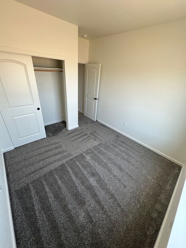 Building Photo - 4 Bedroom Home in Fernley, NV