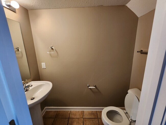Building Photo - 5 Black Jack Way