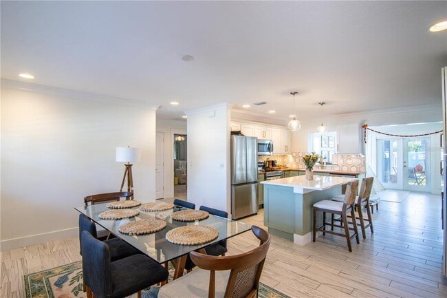 Foto del edificio - 600 43rd Ave NE