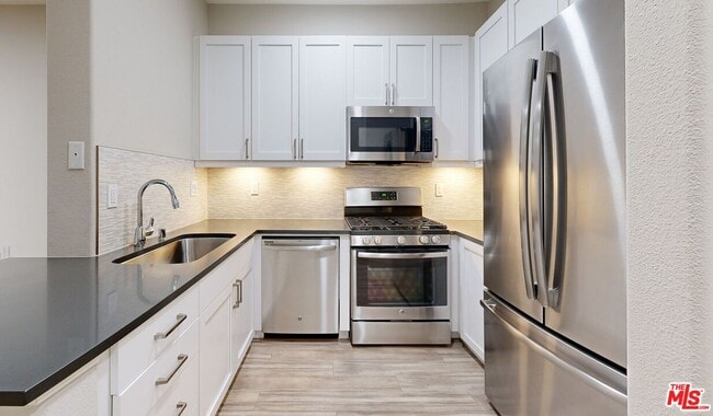 Foto del edificio - 6260 W 3rd St