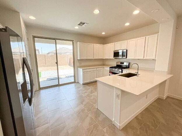 Foto del edificio - 3 Bedroom, 2 Bath Available NOW!
