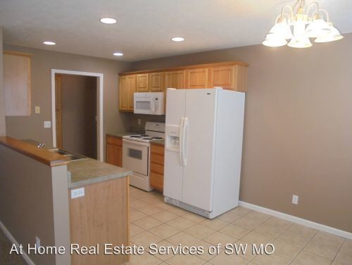 Building Photo - 304 Excalibur Ct