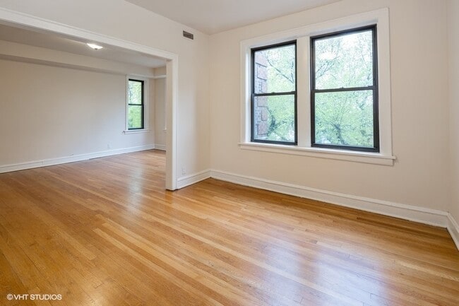 Building Photo - 3513 N Racine Ave
