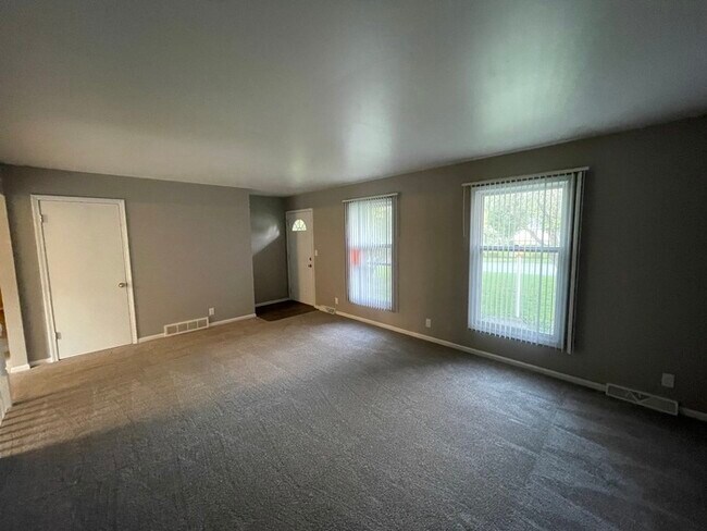 Building Photo - Brick Ranch in Forest Hills Schools