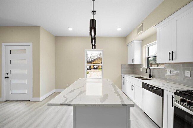 Building Photo - 3107 Grassmere St