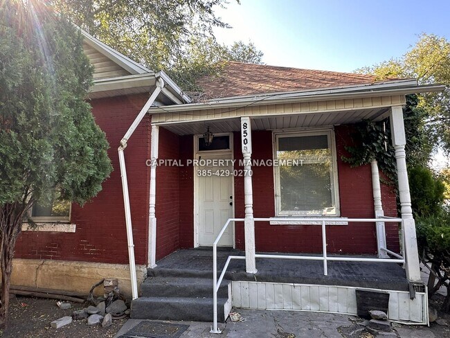 Foto del edificio - 2 Bedroom Home with Fully Fenced Yard