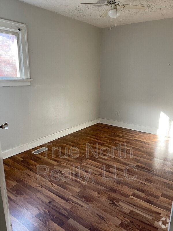 Building Photo - 1681 Oak St