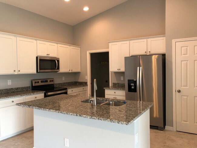 Building Photo - Welcome Home To This 4-Bedroom, 2-Bath, 3-...