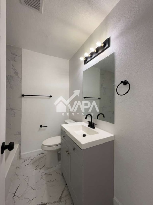 Foto del edificio - 411 Yolanda Dr