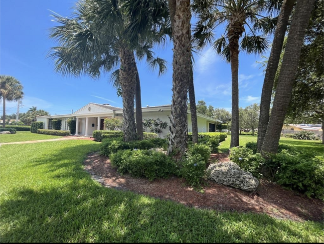 Foto del edificio - 2500 NE 10th St