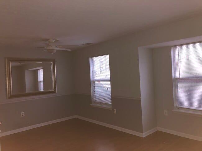 Building Photo - 818 Rubel Ave