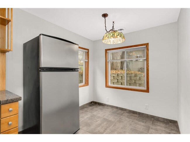 Foto del edificio - 2340 Ives Ln N