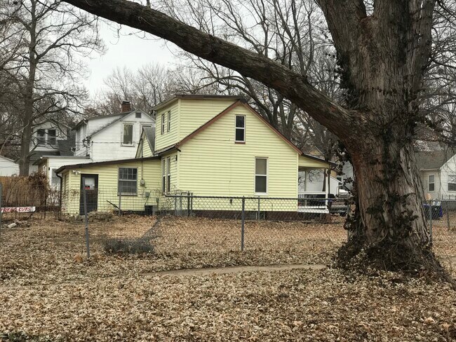 Building Photo - 1220 SW Harvey Pl
