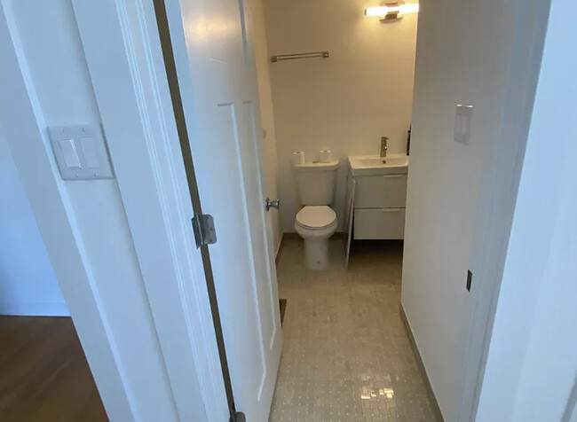 Foto del edificio - 5859 W 79th St