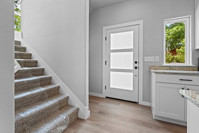 Building Photo - 2 Brightling Ln