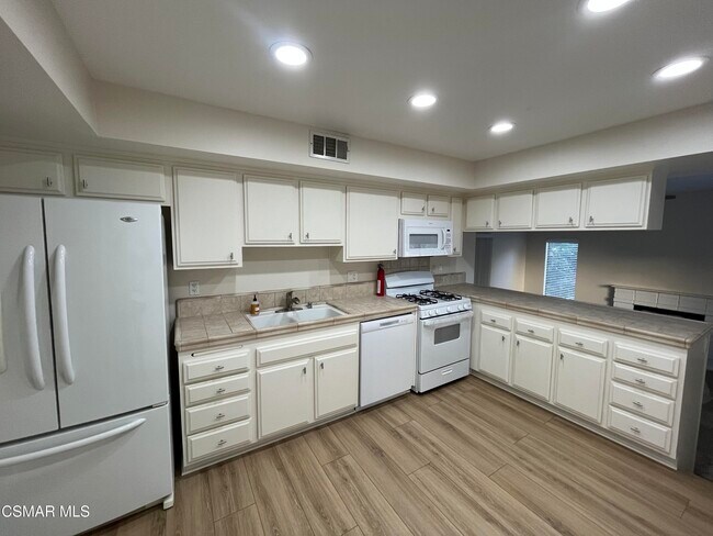 Foto del edificio - 3315 Sunburst Pl