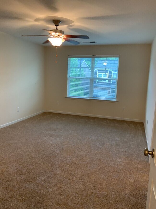 Building Photo - 3 Bedroom 2.5 bath house