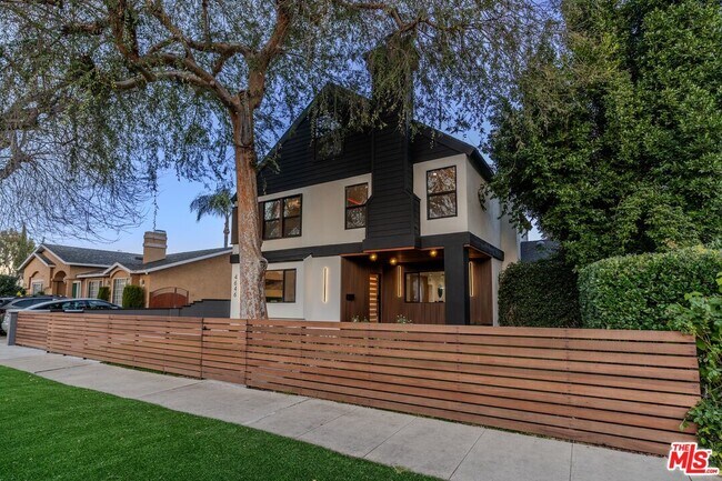 Building Photo - 4646 Noble Ave