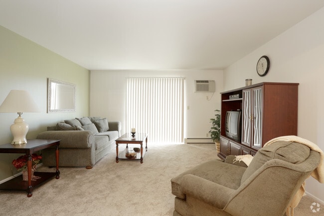 1 Bedroom Classic - Living Room - Shagbark Apartments