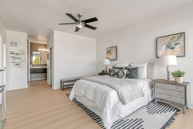 Building Photo - 1700 Civic Center Dr