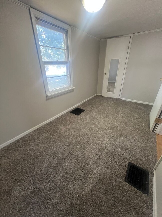 Building Photo - Athens - 2 Bedroom 1 Bath