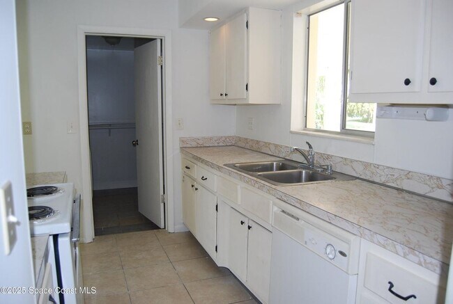 Foto del edificio - 718 Badger Dr NE