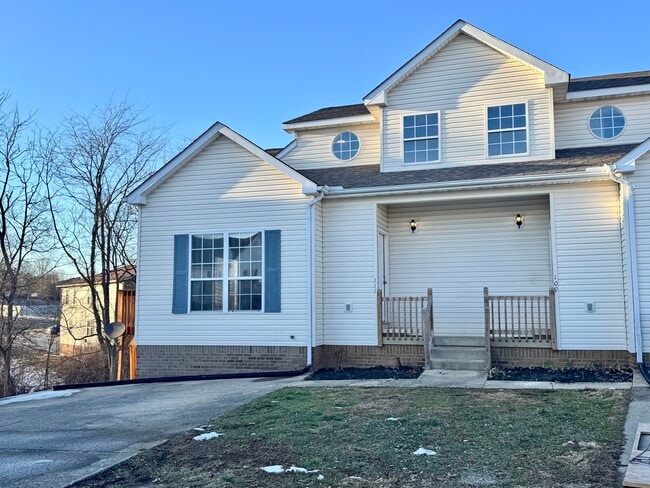 Photo - 111 Stratford Ct Townhome