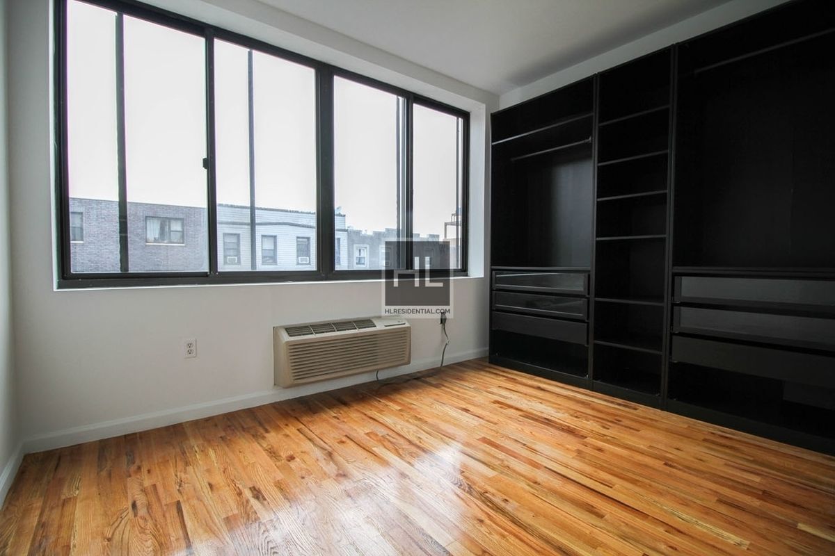 Foto principal - MELROSE STREET / 3-Bed 1.5-bath Bushwick P...