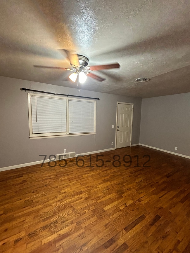 Building Photo - 611 N Sycamore St