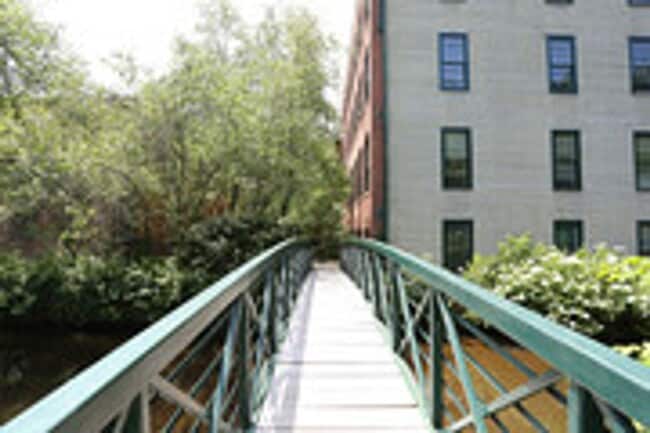 Building Photo - 10 N Main St