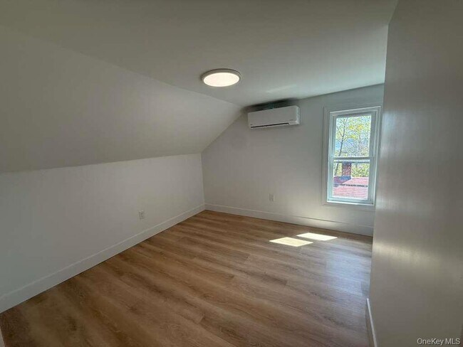 Foto del edificio - 99 Cedar Hill Ave