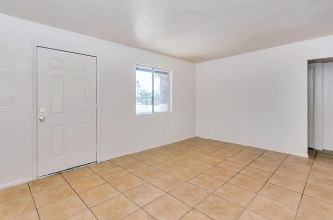 Building Photo - 621 N 30th Pl