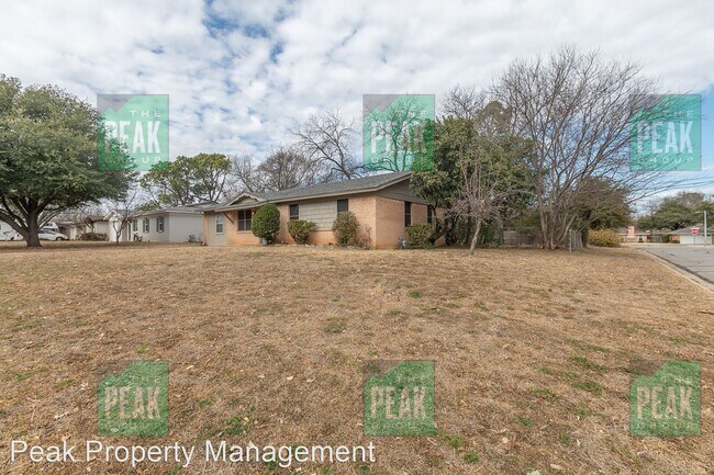 Foto del edificio - 3 br, 1.5 bath House - 1321 Bryan Dr