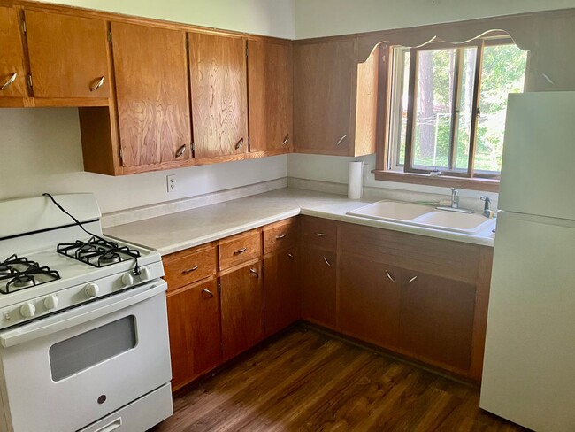 Building Photo - 2 Bedroom House by Lake Wausau
