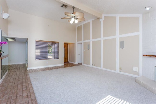 Foto del edificio - 14227 Whitecross Dr